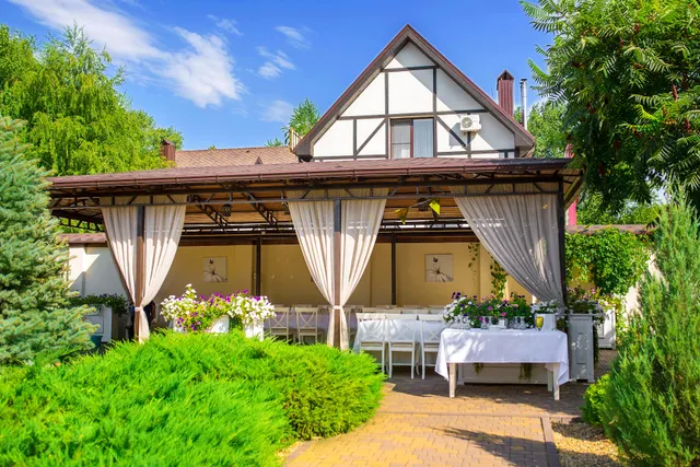 "Tet-A-Tet" Restoranno-Gostinichnyy Kompleks