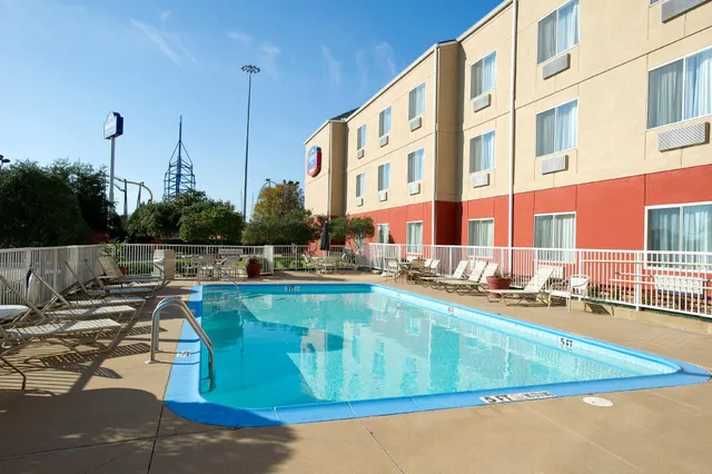 Fairfield by Marriott Inn & Suites Arlington Near Six Flags