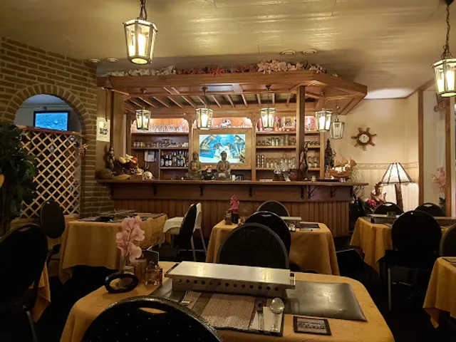 Thais restaurant "Chang Phurk"