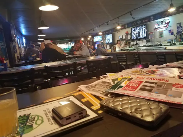 Cloverleaf Bar & Grill