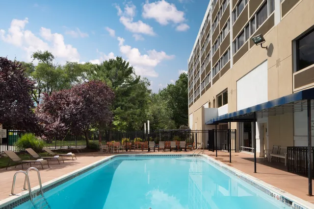 Holiday Inn Clark - Newark Area by IHG