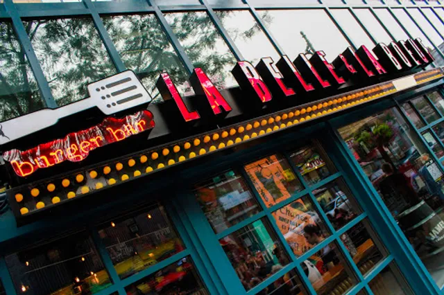 La Belle & La Boeuf - Burger Bar - Montréal - Sainte-Catherine O