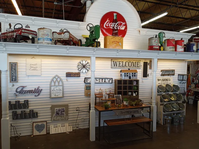 Paramount Marketplace Antiques, Vintage & New