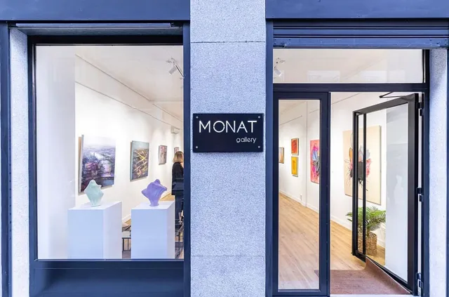 Monat Gallery