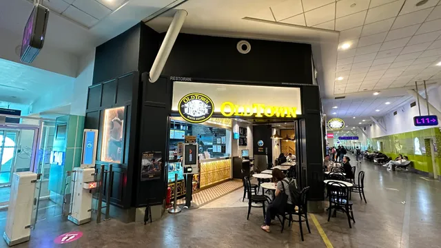 OldTown White Coffee @KLIA T2 Gate L