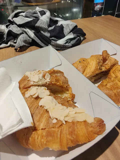 Unibic French Loaf Bakery and Cafe | Cake Shop in T Nagar