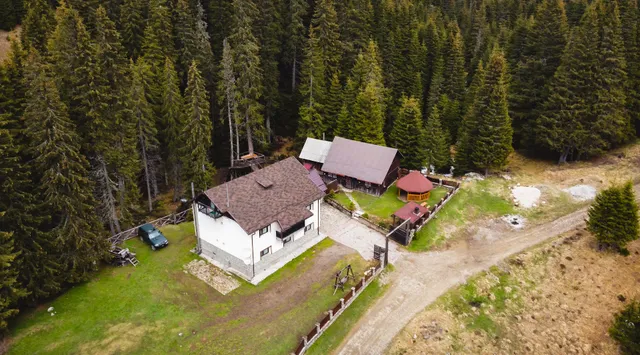 Cabana Laptici - statiunea Pestera-Padina, Bucegi