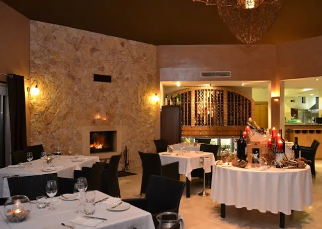 Restaurante Hexagone by Gilberto Gato