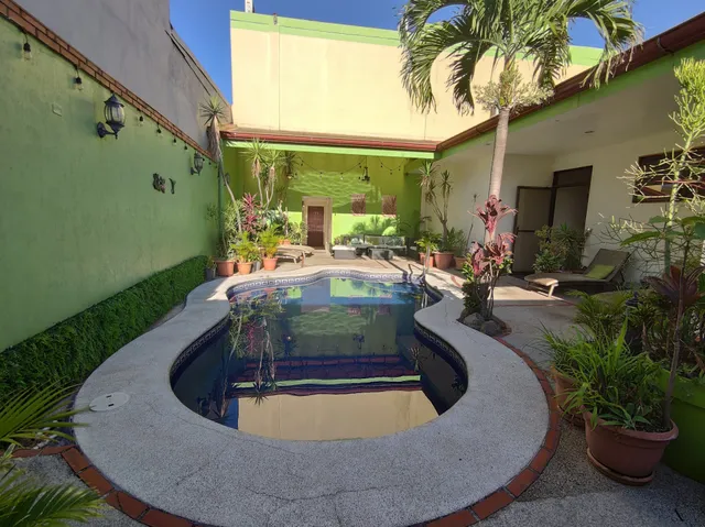 La Guaria Inn & Suites