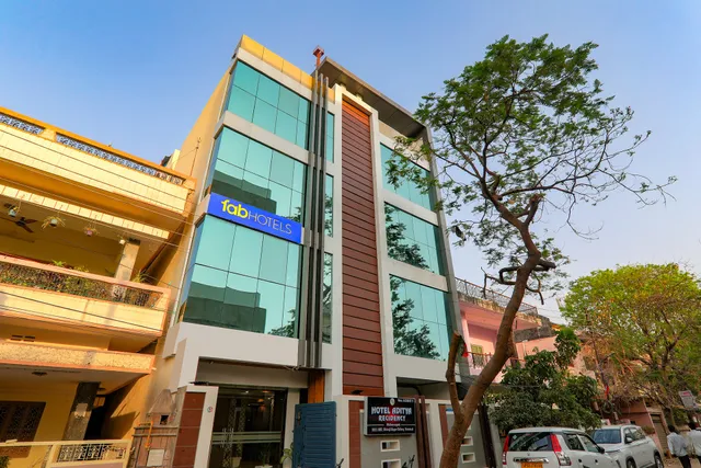 FabHotel Super 3 Premium - Hotel in Mahmoorganj