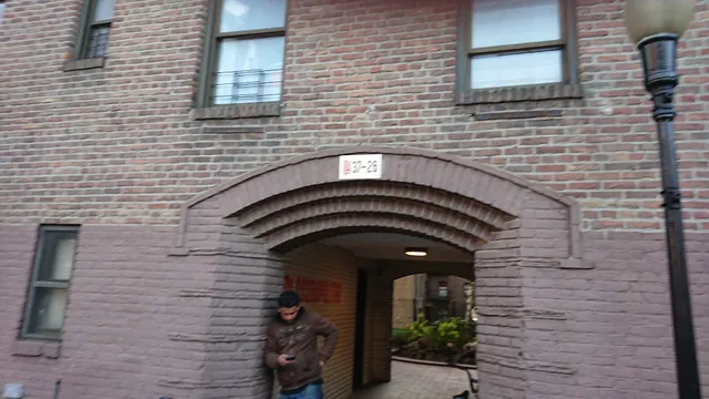 Cosmopolitan Houses, Woodside