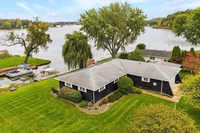Pleasant Lake Inlet Cottage