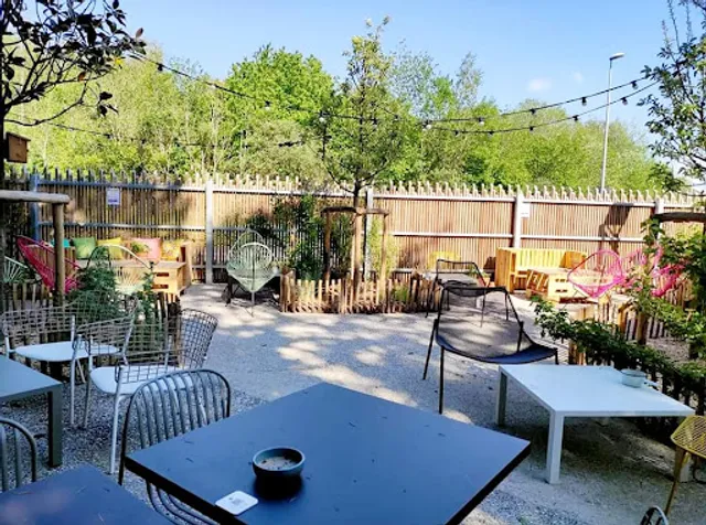 AGAPONIA WORKING KF/FOODING PLACE