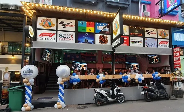 Kåres Party Bar & Guesthouse