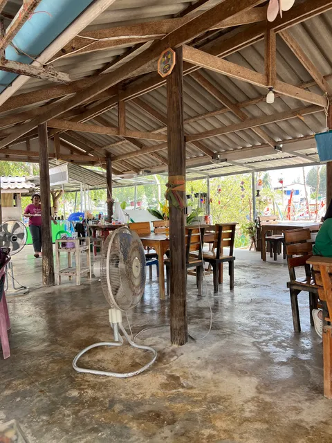 Rim Khlong Seafood Kui Buri