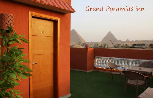Grand Pyramids Inn