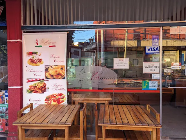 La Mamma Pastas and Salsas