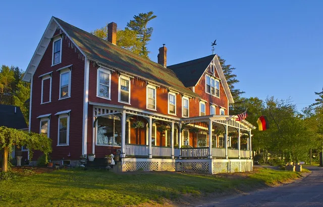 The Lake House at Ferry Point Inn