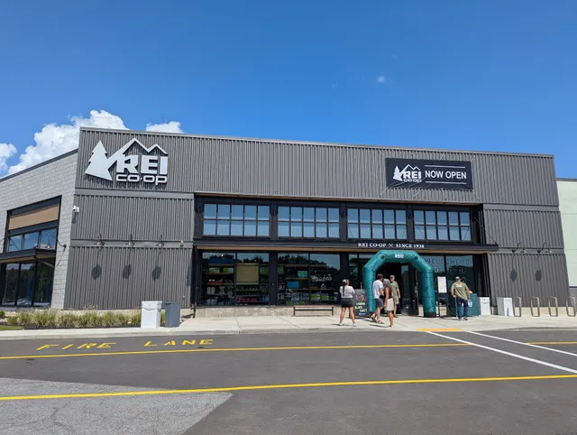 REI