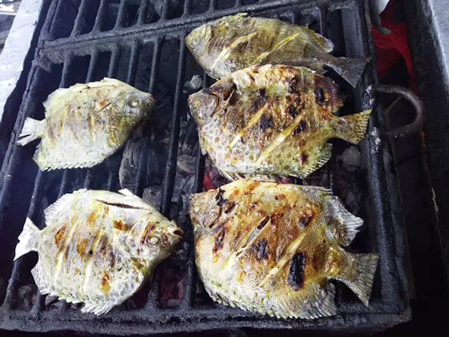 Warung ikan bakar Segeri 1