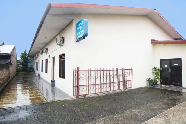 OYO 92076 Sky Residence Cengkeh