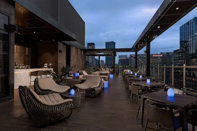 Straight Up Rooftop Bar at Seda BGC