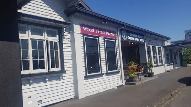 Talisman Hotel & Restaurant