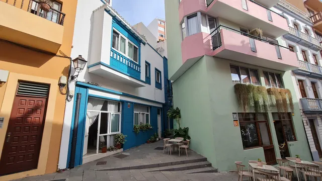 Edificio Out of Blue