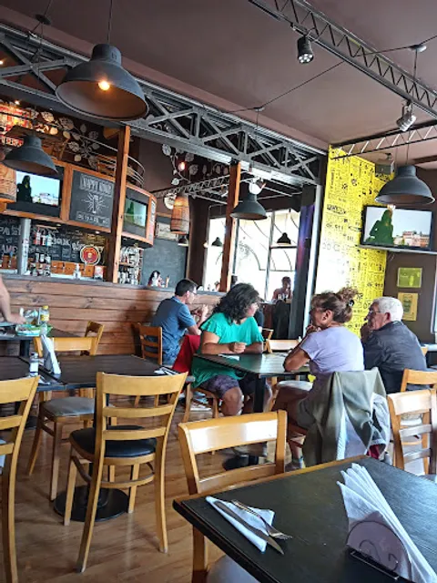 PIZZA HOUSE / EMPANADA HOUSE