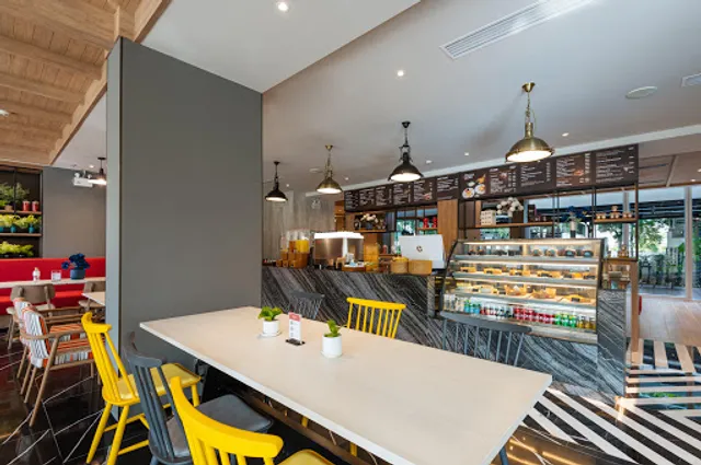 COFFEE & CRUMBLE EATERY