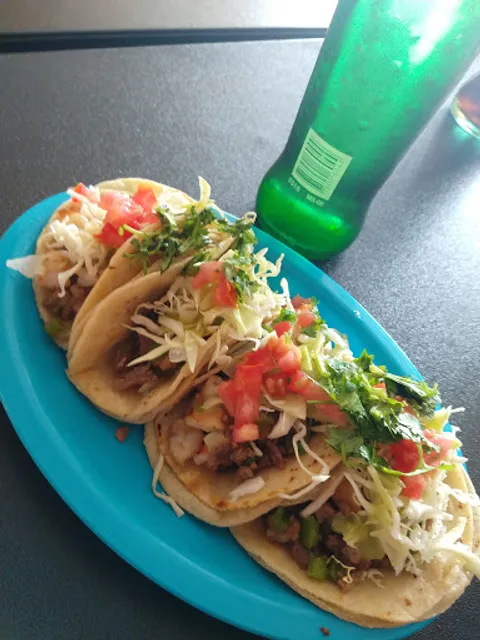 Tacos Y Montados Lucas