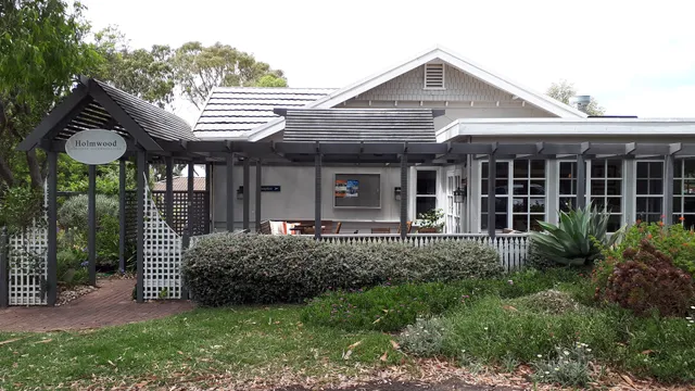 Holmwood Guest House & Spa Cottages