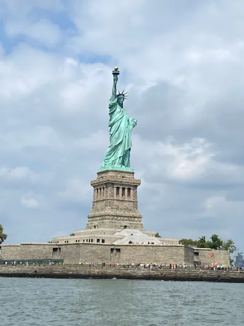 New York Media Boat / Adventure Sightseeing Tours