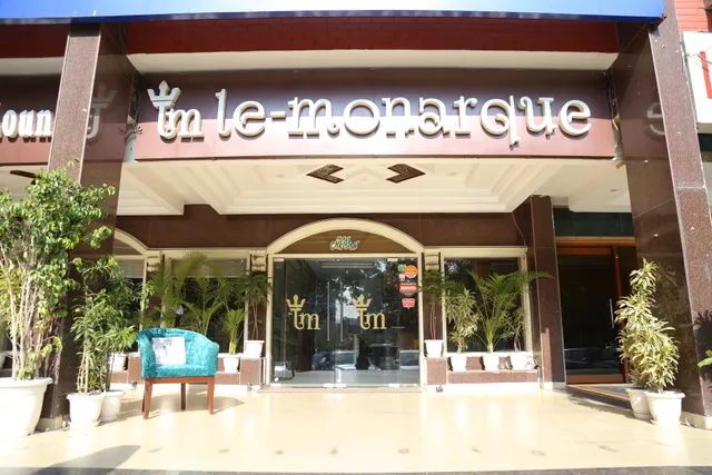 FabHotel Le Monarque