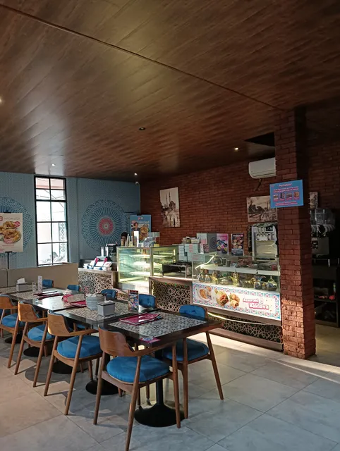 Oz Lezzat Cawang Restaurant and Cafe مطعم ومقهى أوز لزات (Kunafa, Hummus, Oum Ali, Mandhi Lamb Rice, Meeting Room)