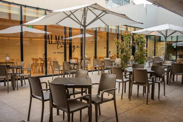 Almada Lounge by Praça