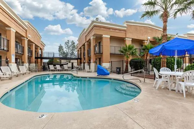 Quality Inn & Suites near Downtown Mesa