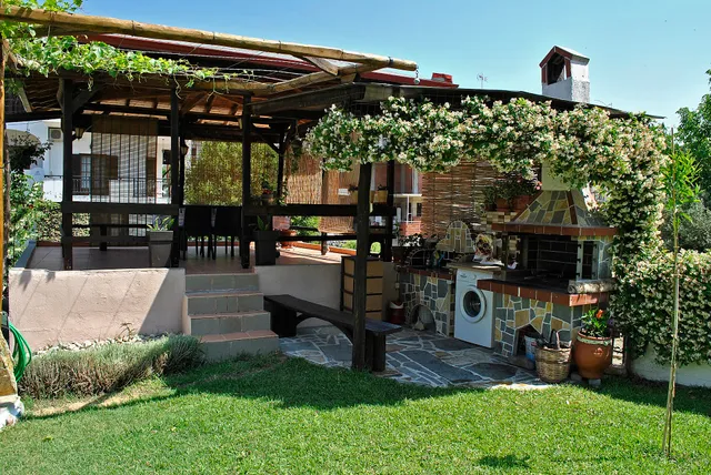 Voula Kourbeti Apartments