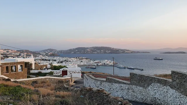 Maroulinas View Studios & Apartments