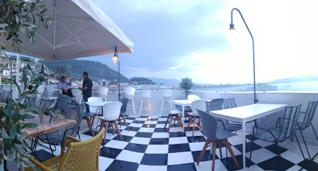 Amaryllis Roof Garden