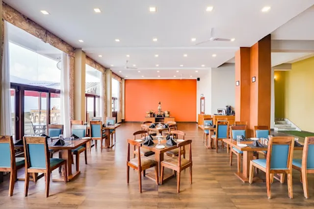 The Link Fine Dining Resto-Bar By Mount Hotels