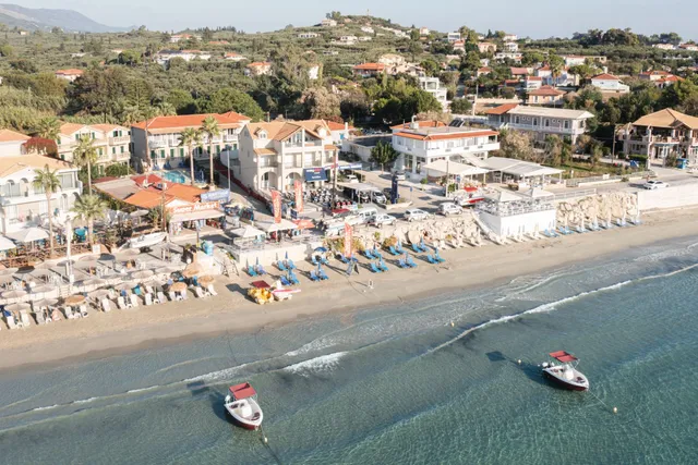 Manthos Beachfront Apartments