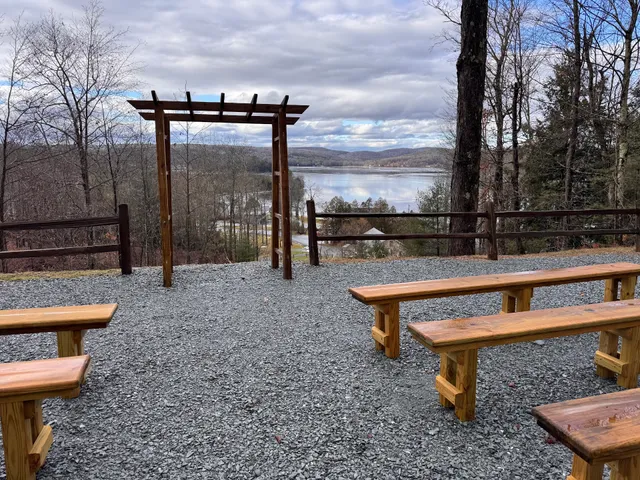 Lake Bomoseen Lodge Taproom