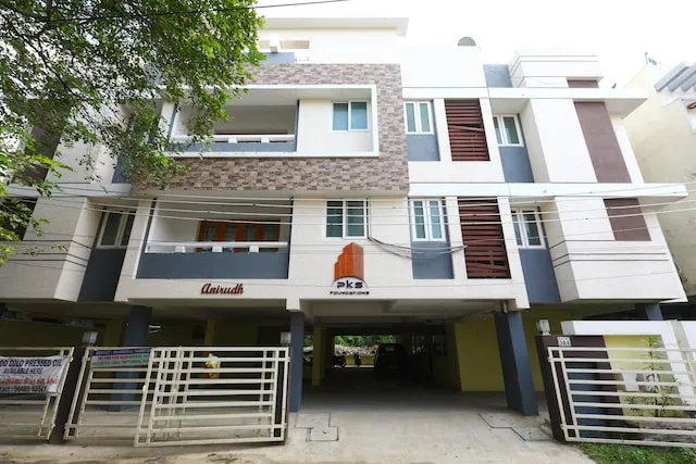 OYO Phoenix Hospitality Apartments Near Kasi Talkies