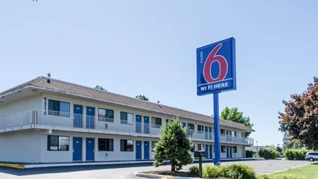 Motel 6 Centralia, WA