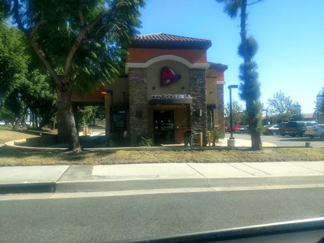 Taco Bell - Live Más Café