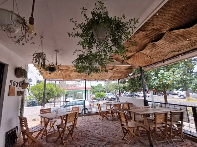 MARÍA BIGOTES -PIZZAS A LA LEÑA