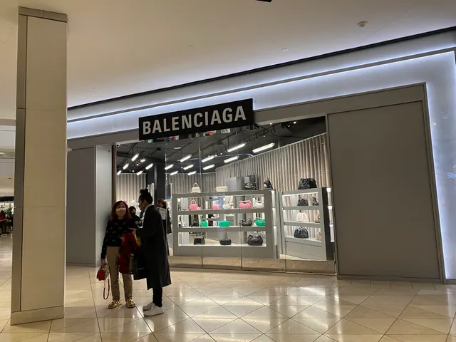 BALENCIAGA