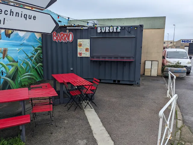 BARRIO BURGER & PIZZA