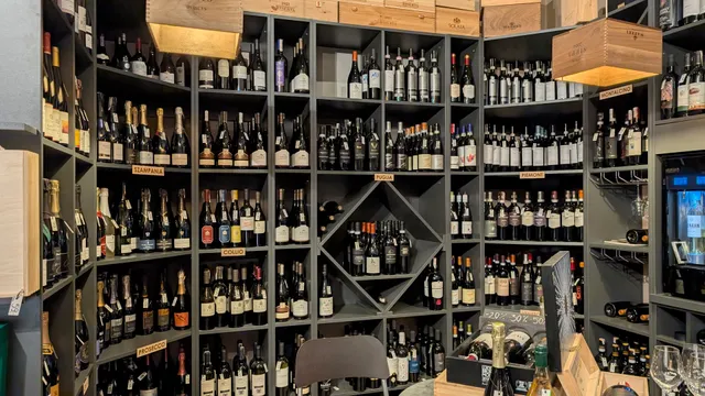 Wine Bar and Shop stoccaggio